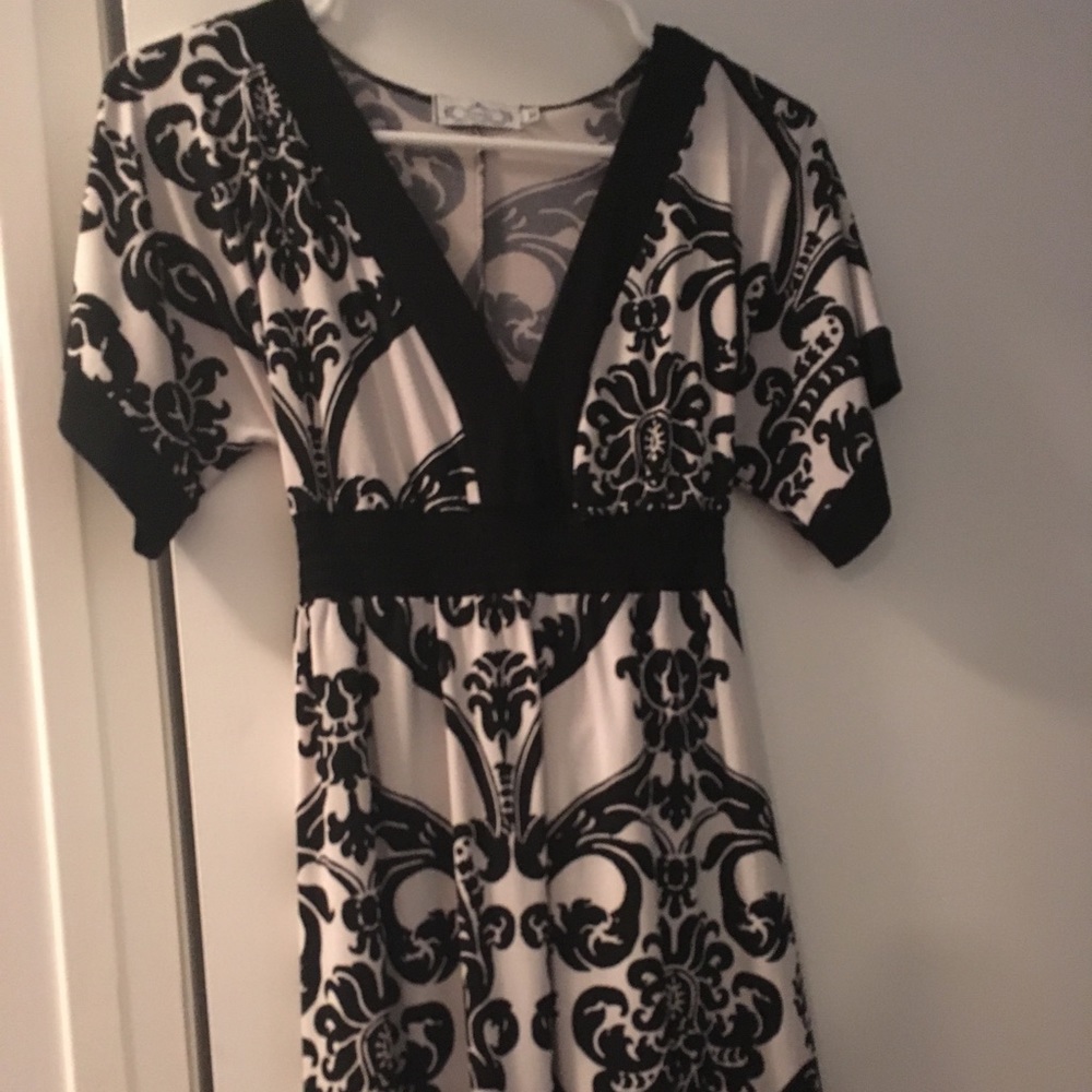 black and white dress. Size small (4)
